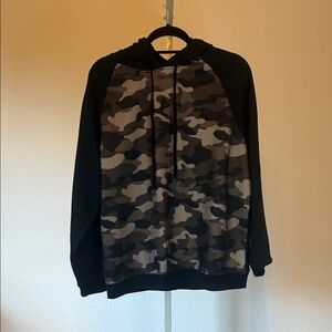 Men's Black and Gray Camo Hoodie‎